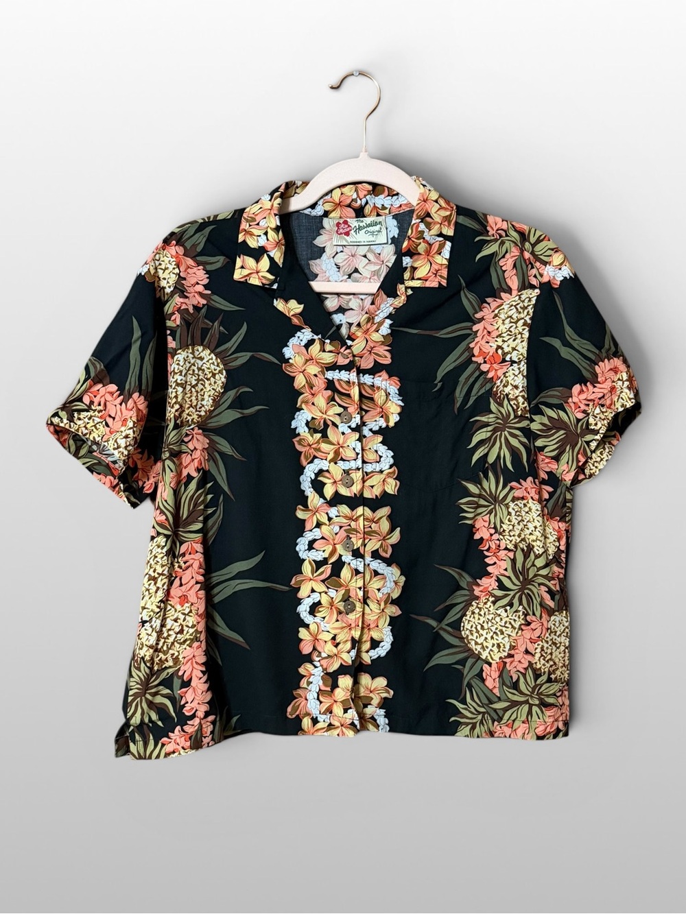Hilo Hattie Hawaiian Shirt Mens Medium Black Pineapple Aloha Floral Button Up